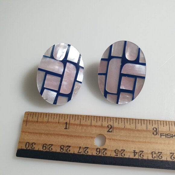 Oval Mother Of Pearl Vintage Navy Geometric Stud Earrings Acrylic Costume Retro - Picture 2 of 4